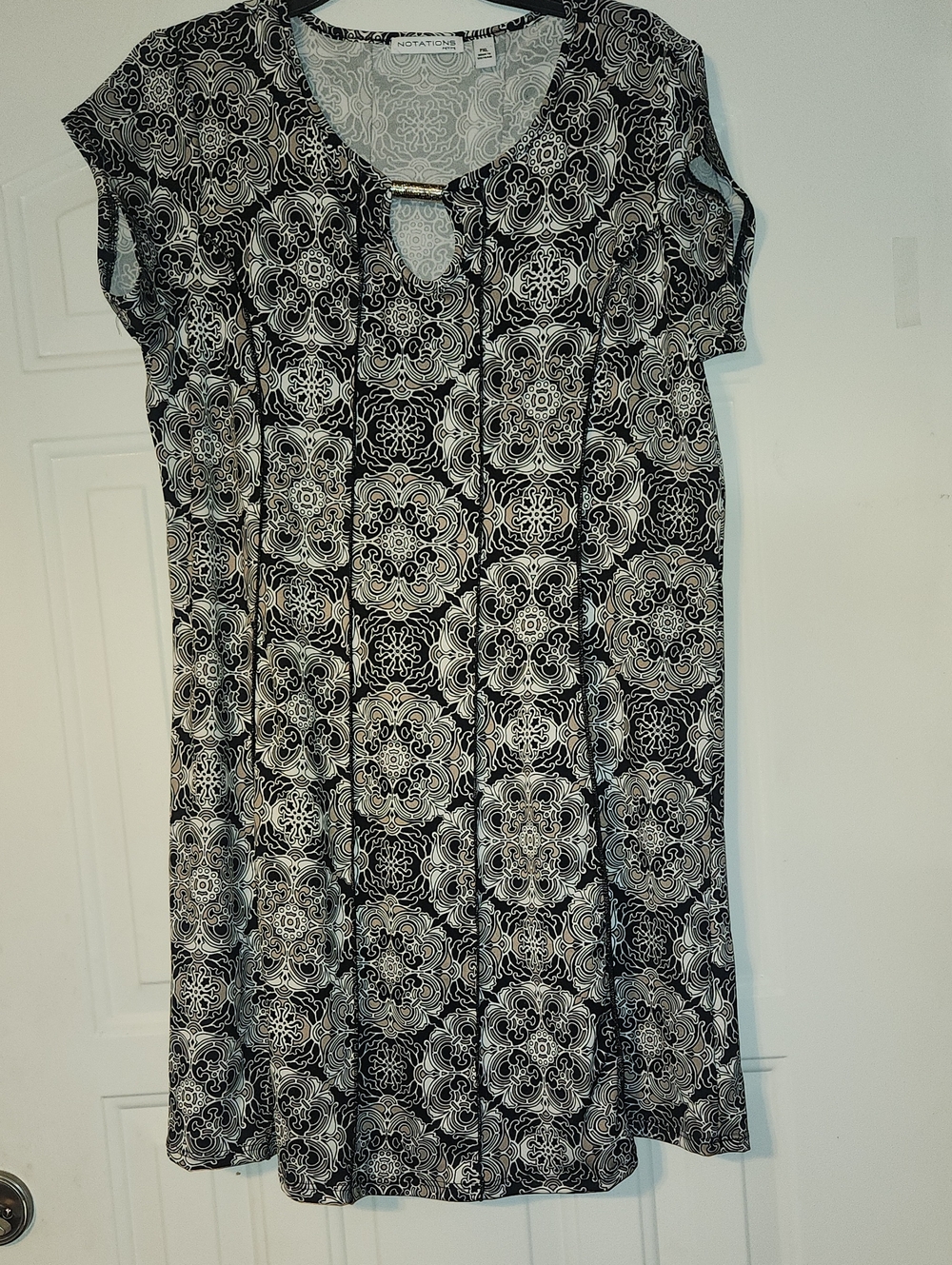 Notations Black & White Patterned Keyhole Dress
